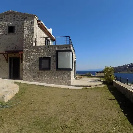 Denize Sifir Restore Edilmis Ahsap Tavan Tas * Bodrum