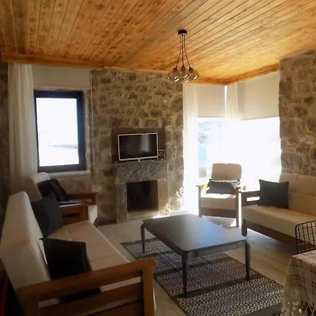 Villa Denize Sifir Restore Edilmis Ahsap Tavan Tas Bodrum