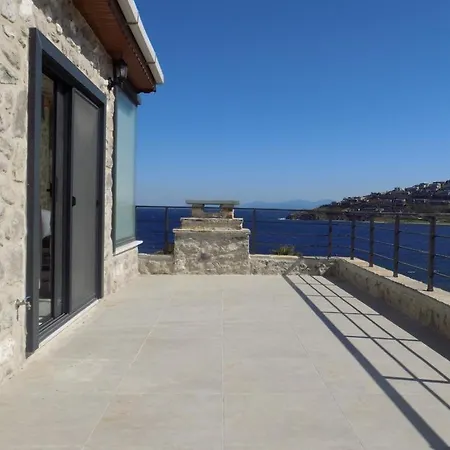 Villa Denize Sifir Restore Edilmis Ahsap Tavan Tas *